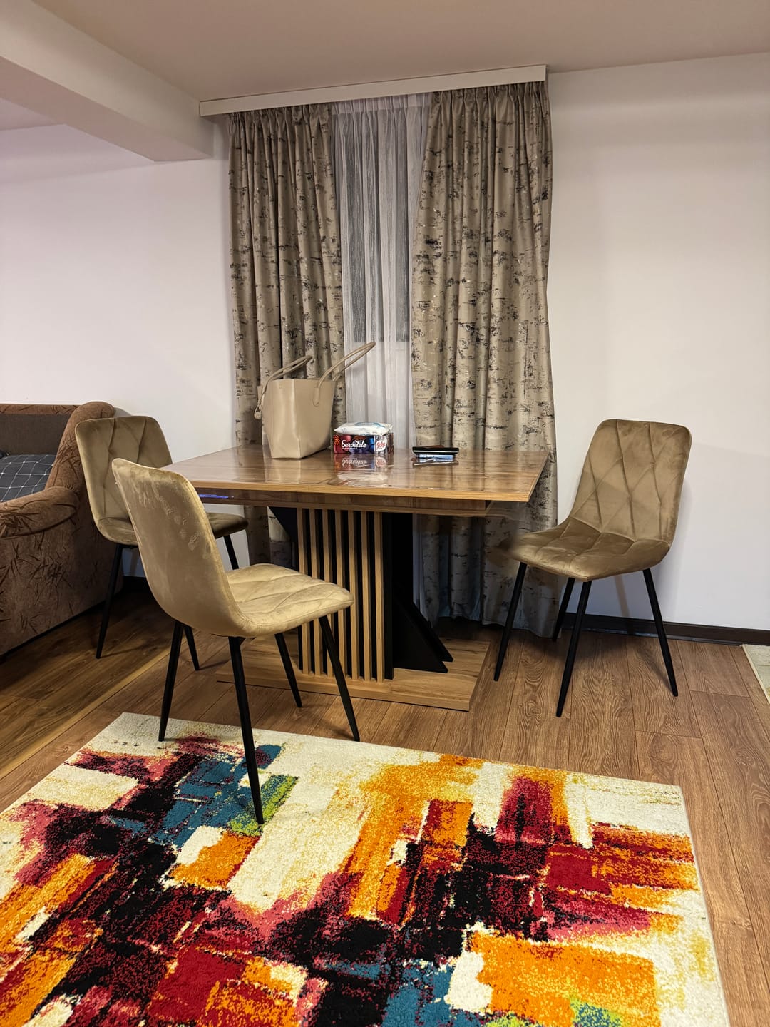 Customer photo review of Masa extensibila FABIANO, stejar/negru, PAL laminat, 130/175x85x76 cm
