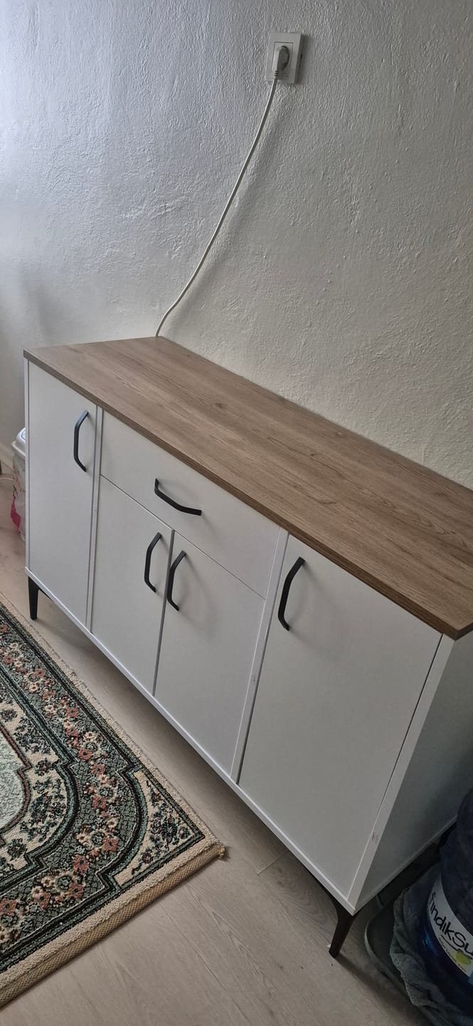 Customer photo review of Rani JE136 Kahve Köşesi Çok Amaçlı Dolap 4 Kapaklı 1 Çekmeceli Kiler Mutfak Dolabı Beyaz - Sepet Ceviz