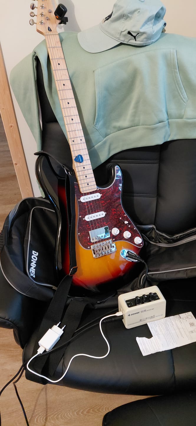 Customer photo review of Donner DST-152 Guitare Électrique avec Ampli et Housse