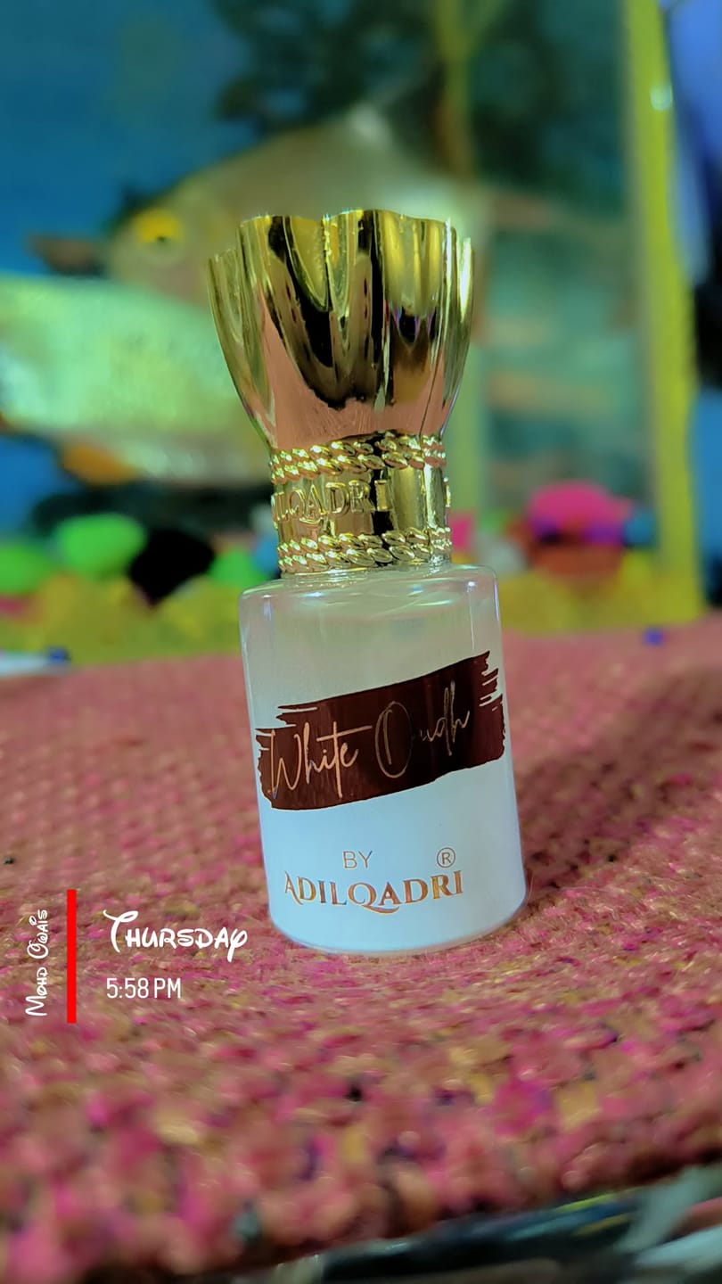 Customer photo review of White Oudh Luxury Attar Perfume