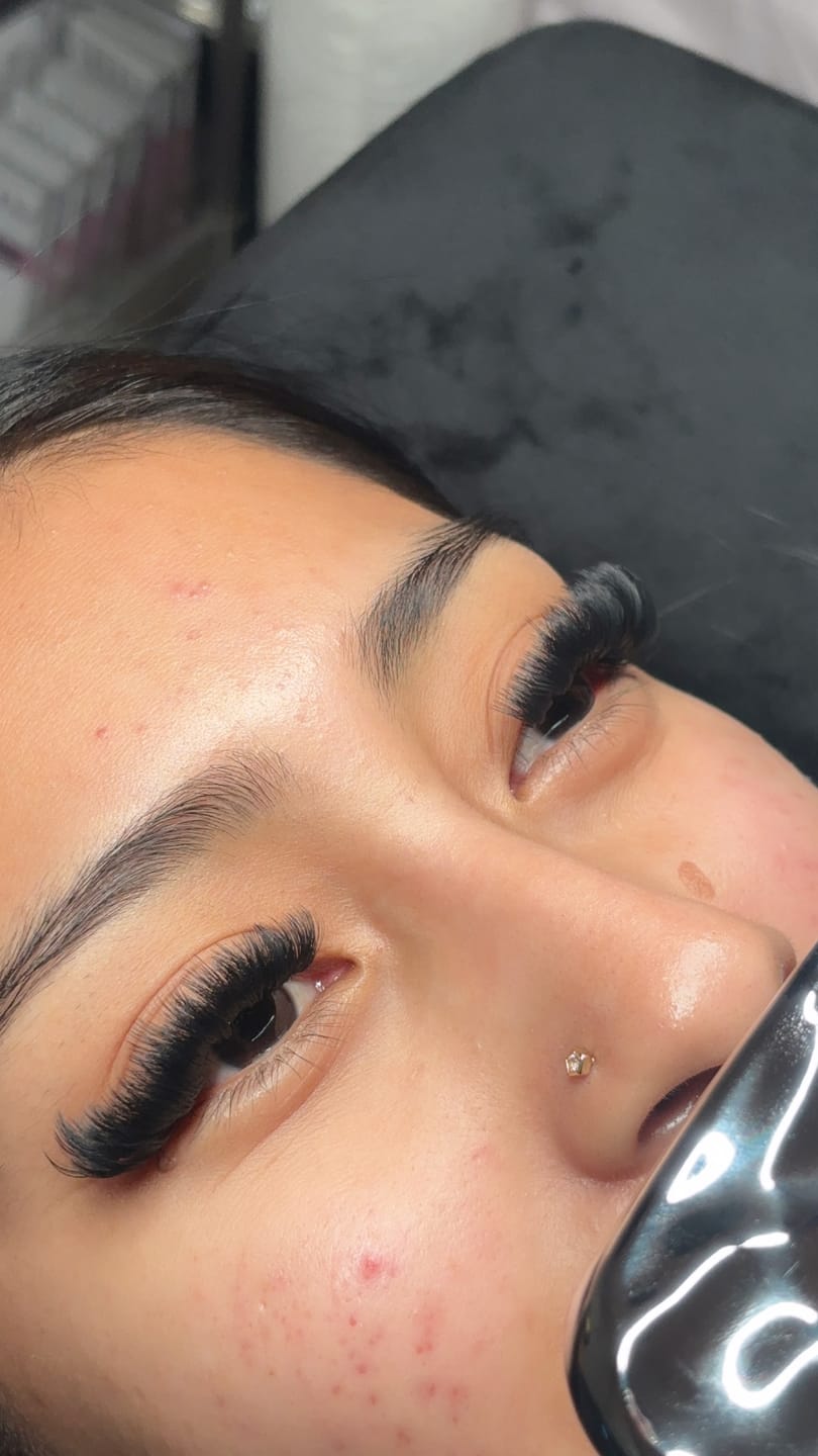 Customer photo review of L Boot Volume Lash Tweezer