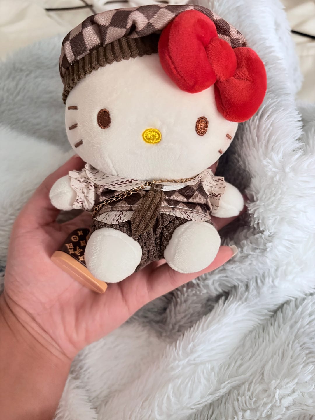 Customer photo review of Hello Kitty Vintage Plushie Keychain