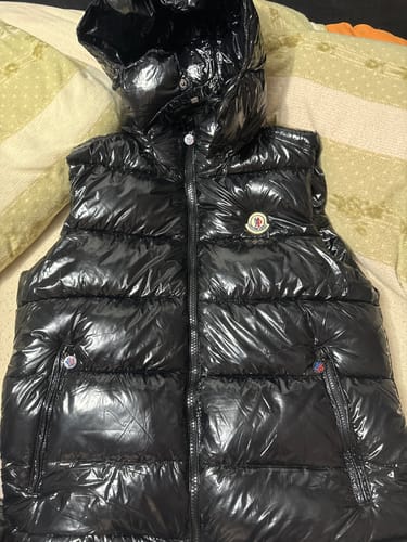 Edivad A. review of Smanicato Moncler image 1 out of 1