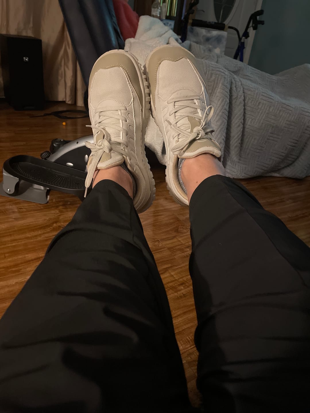 Customer photo review of Crest - Wide Toe Sneakers