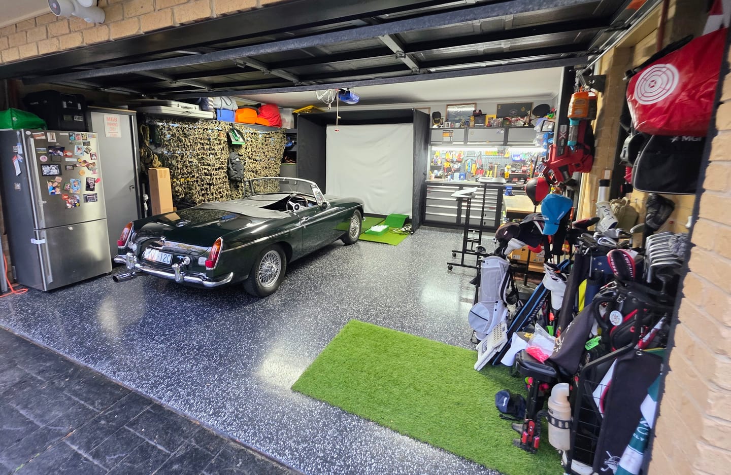 Customer photo review of Professional Golf Simulator Enclosure Bay - 24/7 Golf - HD Quality, Safe Play