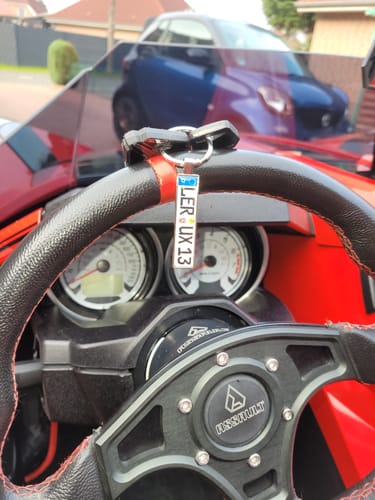 Customer photo review of Kennzeichen Schlüsselanhänger Mini Nummernschild Metall