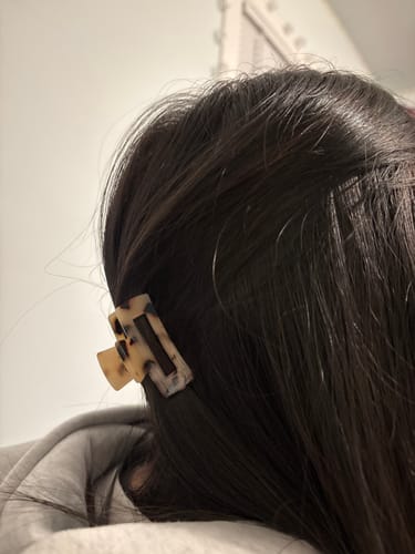 Customer photo review of Mini Caramel Claw clip