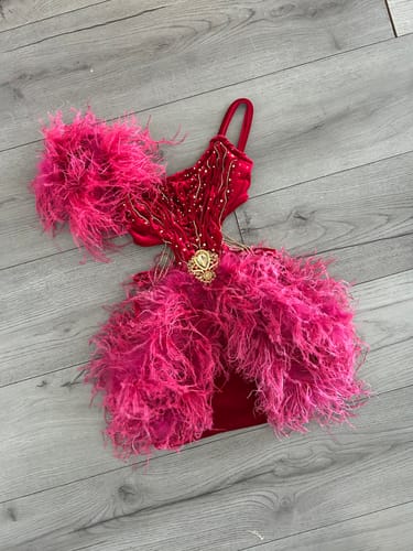 Customer photo review of Ostrich Feather Boa 3 Ply x1m - BO001