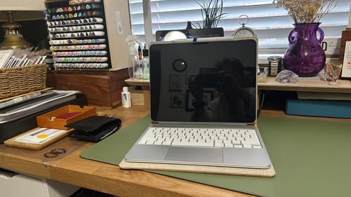 Customer photo review of English Bridle Magic Keyboard Case