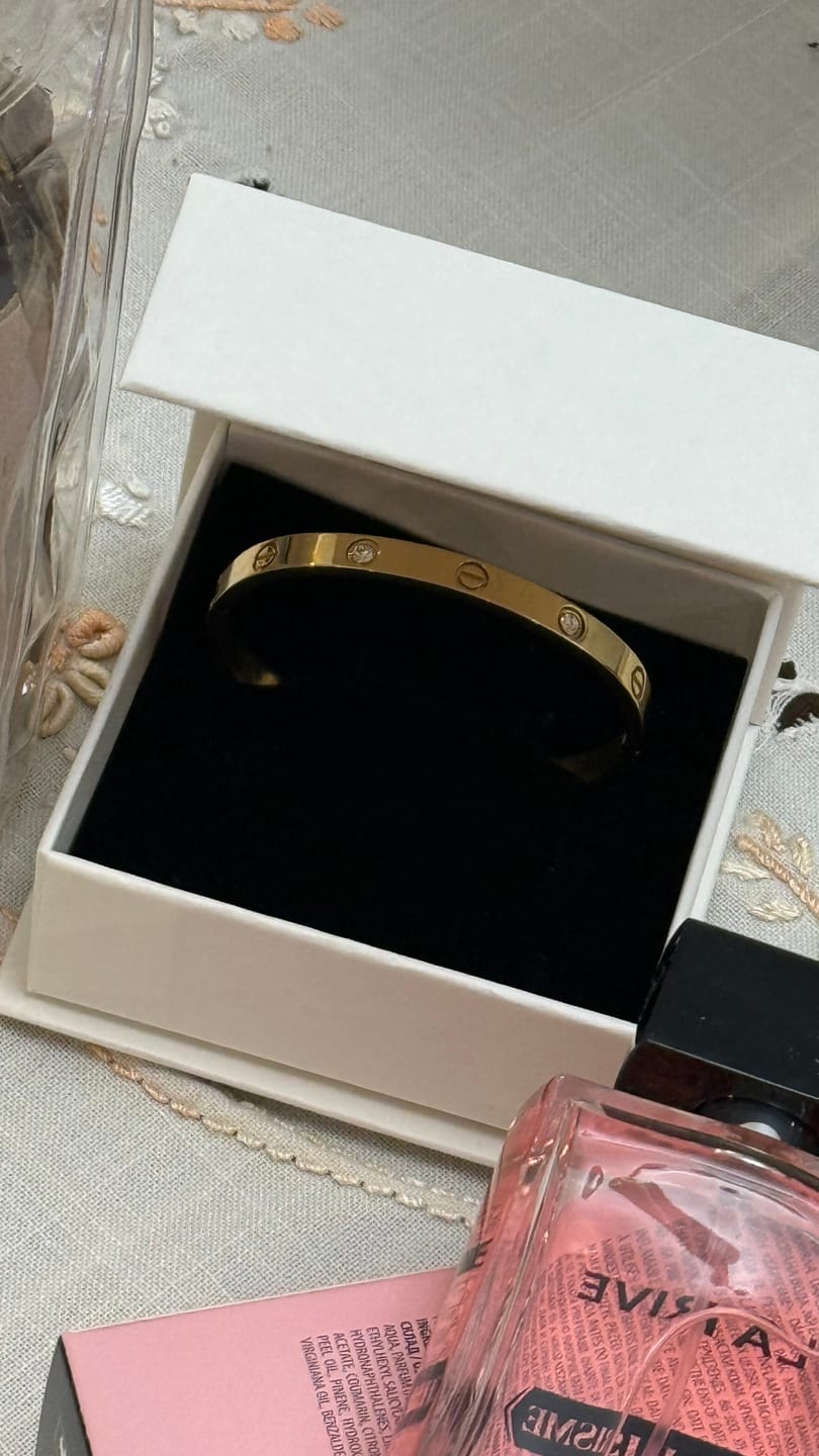 Customer photo review of Bratara Love - Auriu
