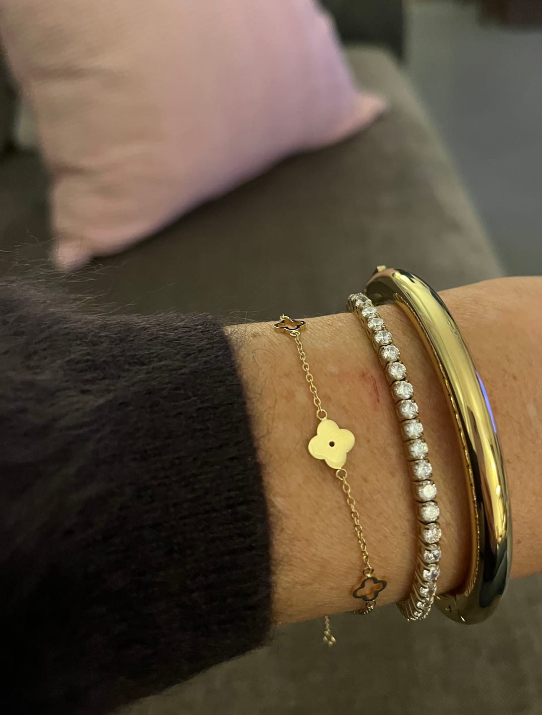 Customer photo review of Bold Oval Bangle