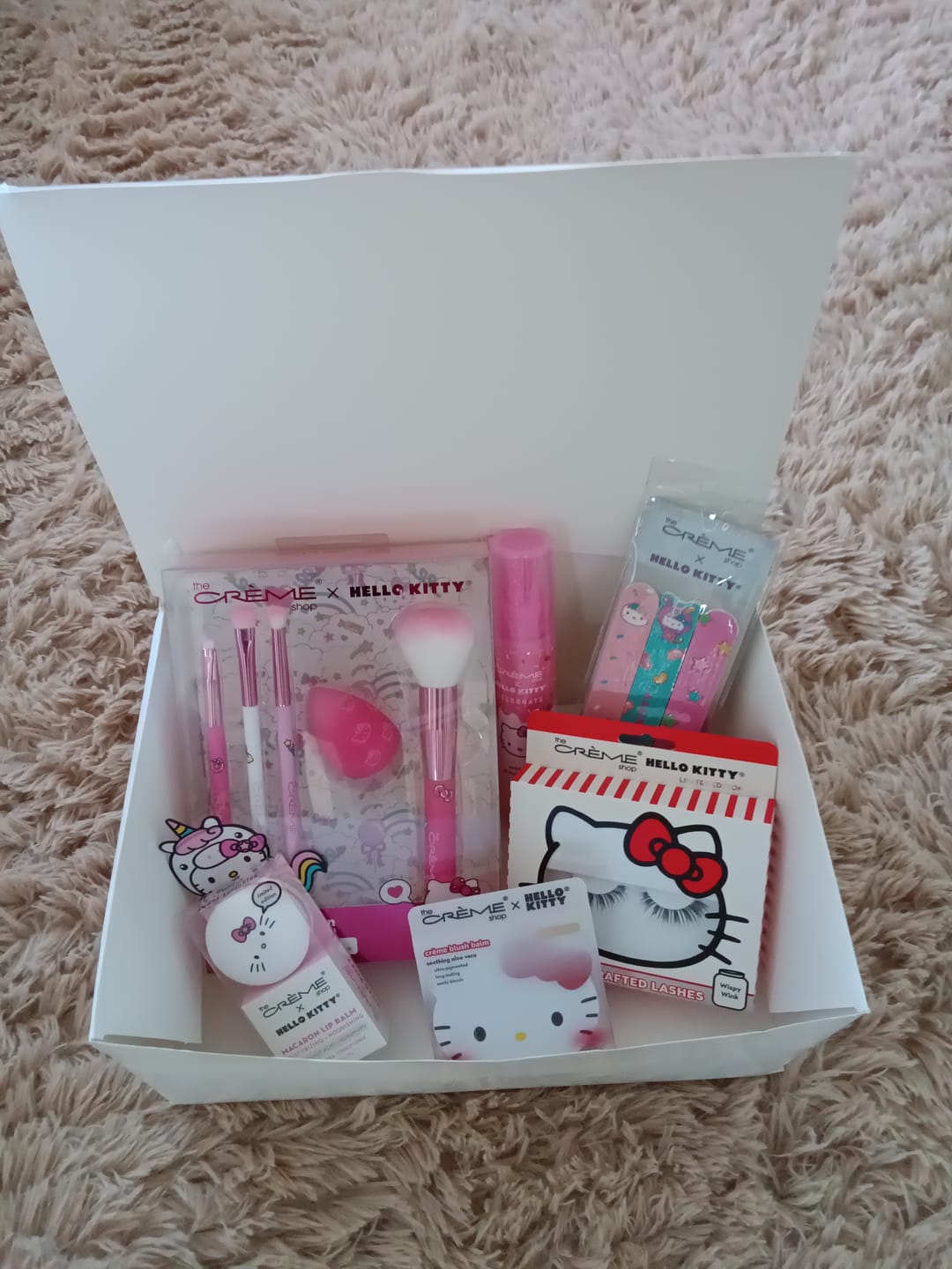 Customer photo review of The Creme Shop X Hello Kitty 5-Pc Brush Set Pink - Wholesale 6 Units (CCPK1030)