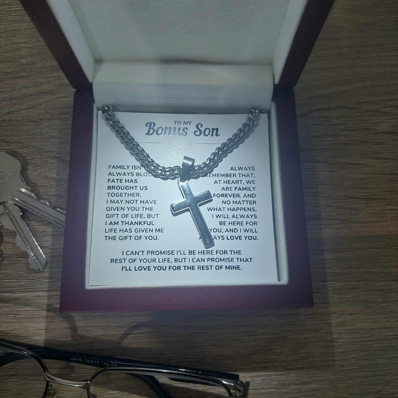 Customer photo review of To My Bonus Son - "My Family Forever" Artisan Cross Cuban Link Chain Gift Set – BS01