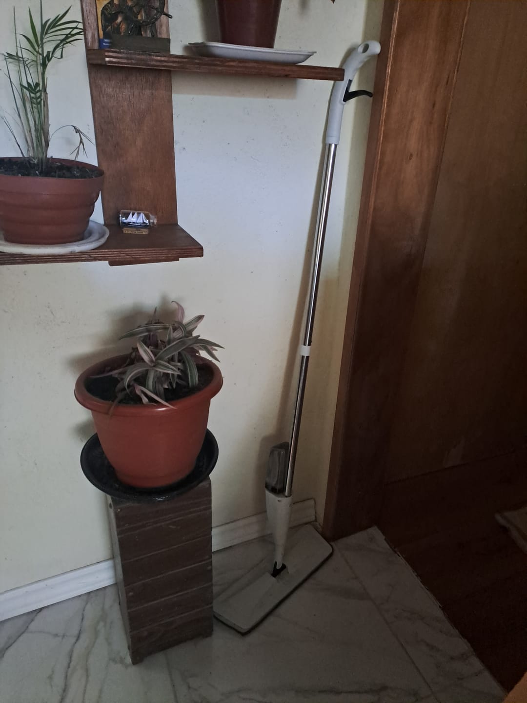 Customer photo review of Mopa Giratoria Con Pulverizador Rociador Fregona Spray 360 Gris
