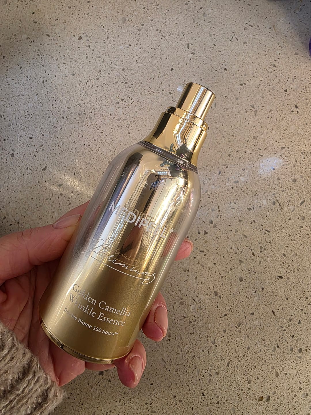 Customer photo review of Esence ar liftinga efektu un kamēlijas ekstraktu Medi-peel Premium Golden Camellia Wrinkle Essence