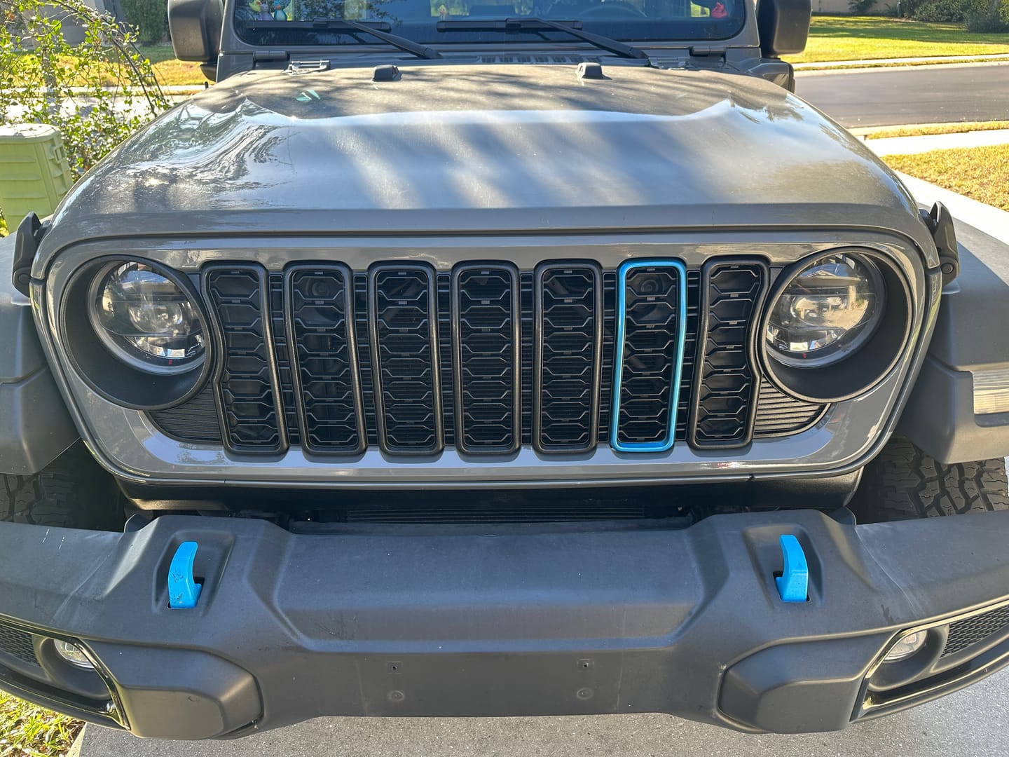Customer photo review of 18-25 OEM Color Matched Front Grille for Wrangler JL/Gladiator JT