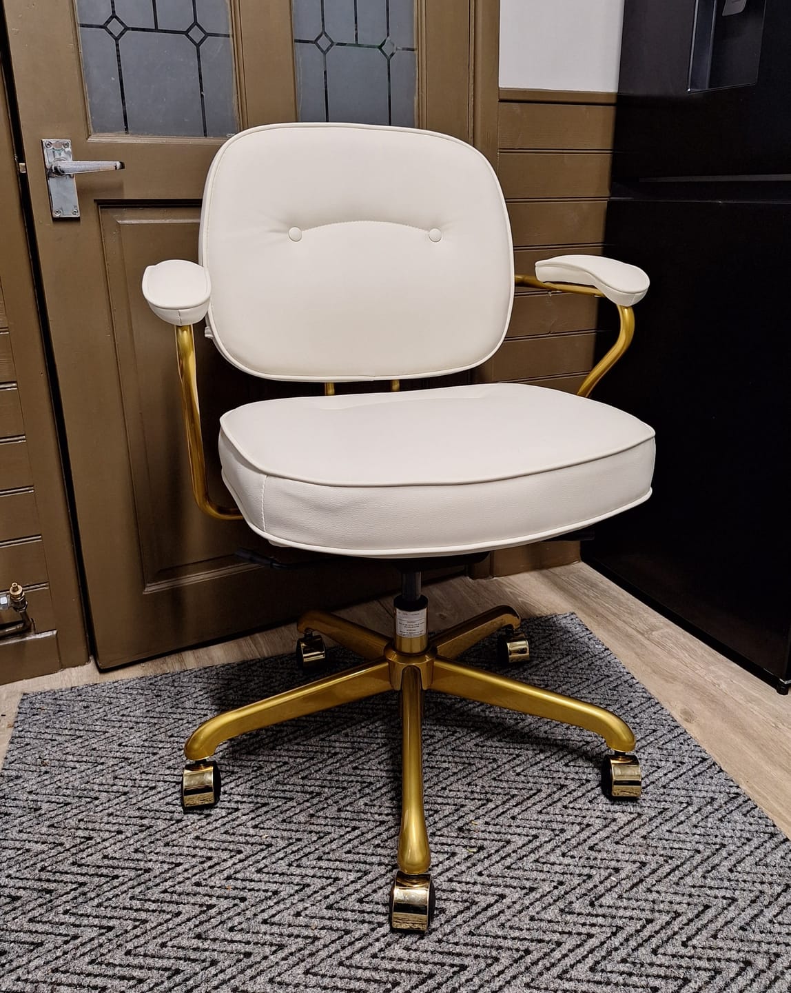 Customer photo review of L3 Mid-Century Luxury Leather Chair