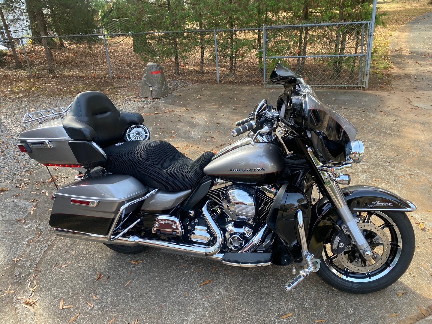 Wind Rider mesh seat cover on a Harley Davidson Ultra Limited