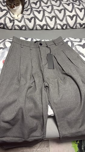 Customer photo review of High-Street Pleated Curved-Cut Casual Pants