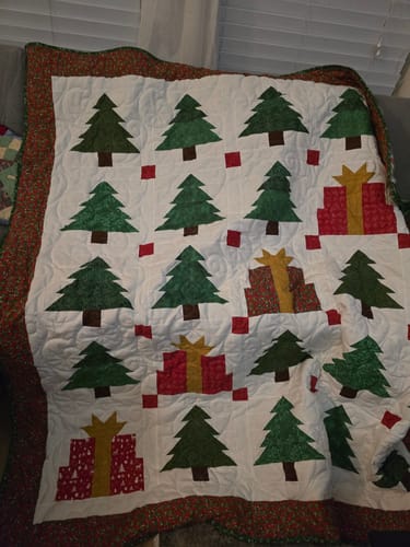 Customer photo review of Merry Moments PreCut Quilt Kit