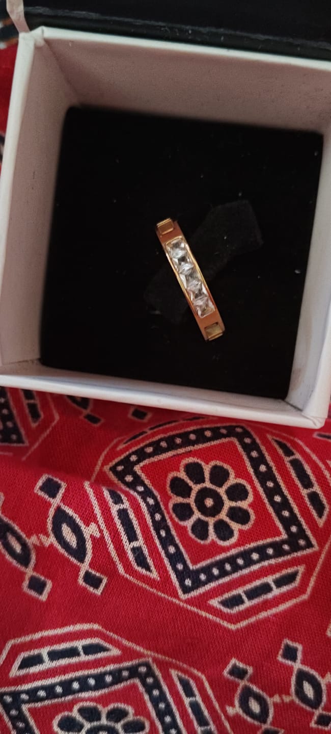 Customer photo review of Aurora Frame Sparkle Ring