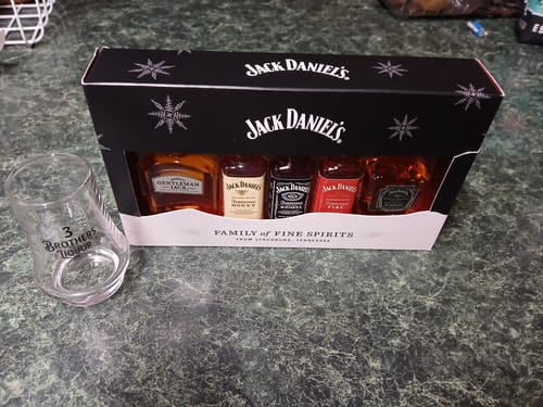 Customer photo review of Jack Daniel's Tennessee Whiskey 5Pk Tasting Kit (5 Of 50ML)