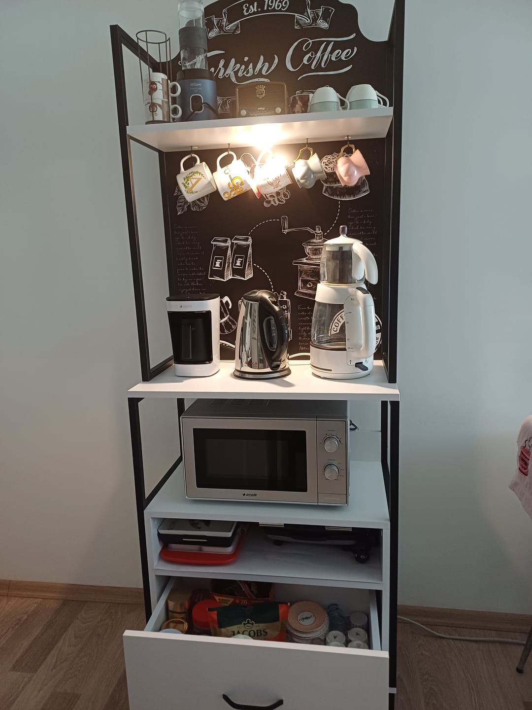 Customer photo review of Rani JE155 Işıklı Kahve Köşesi Çekmeceli Çok Amaçlı Mutfak Dolabı Beyaz