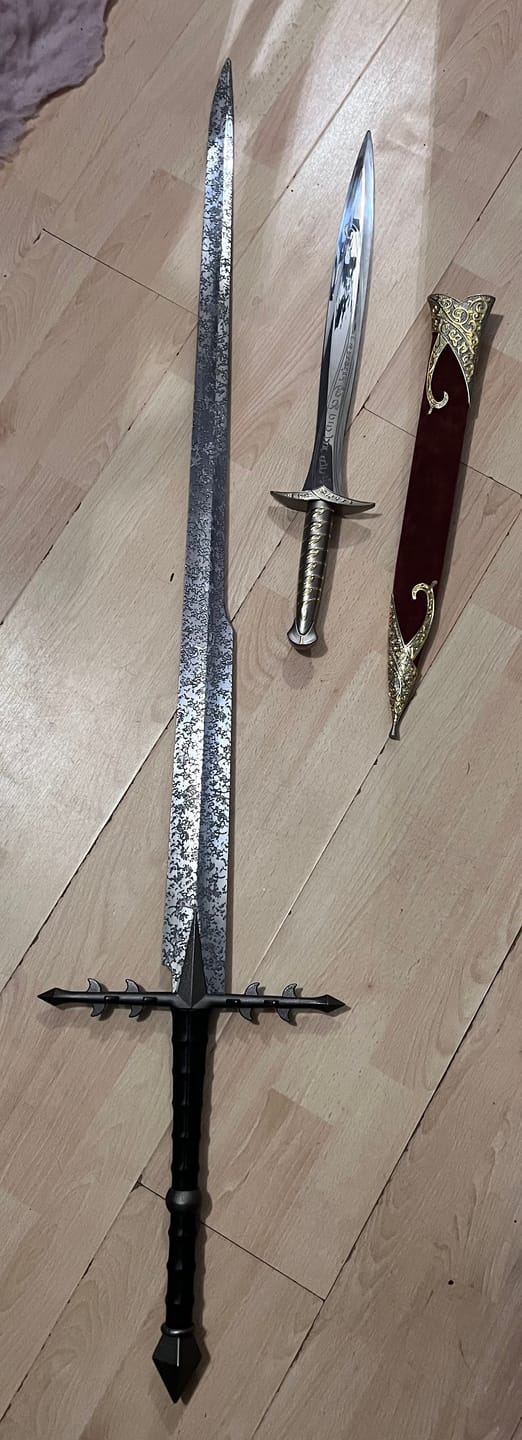 Customer photo review of Lord of the Rings Sword Sting Metal Sword Deluxe with Sheath