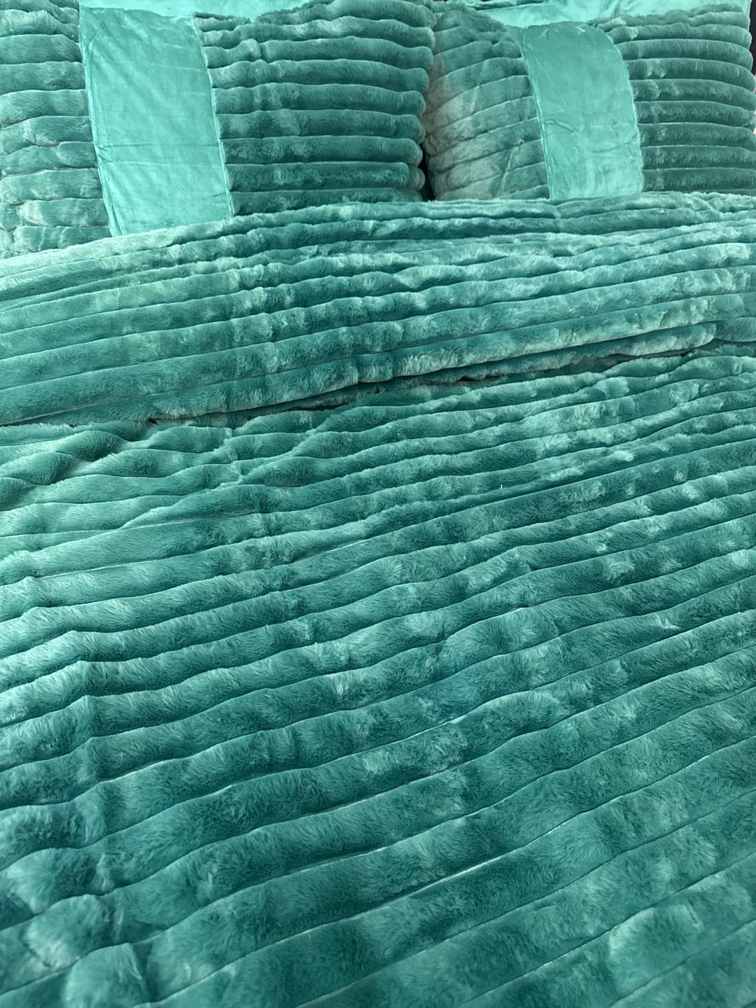 Customer photo review of Lenjerie Pat cu Pilota Inclusa, Blanita Iepure Artificiala, Cearceaf de Pat Cu Elastic, 6 Piese, Verde-C9800