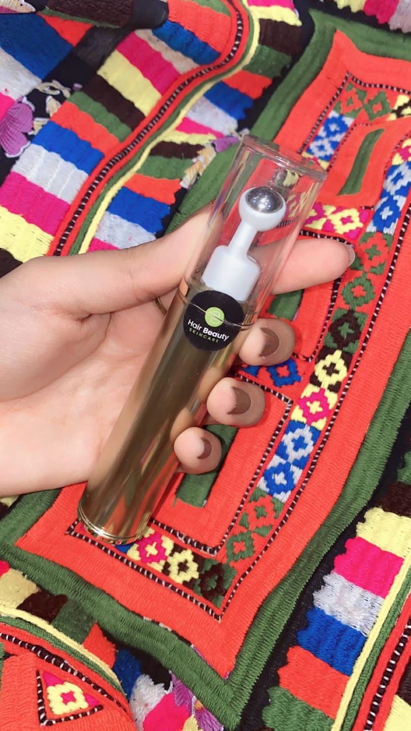 Customer photo review of Eye Roller | Eliminates Dark Circles & Puffy Eyes