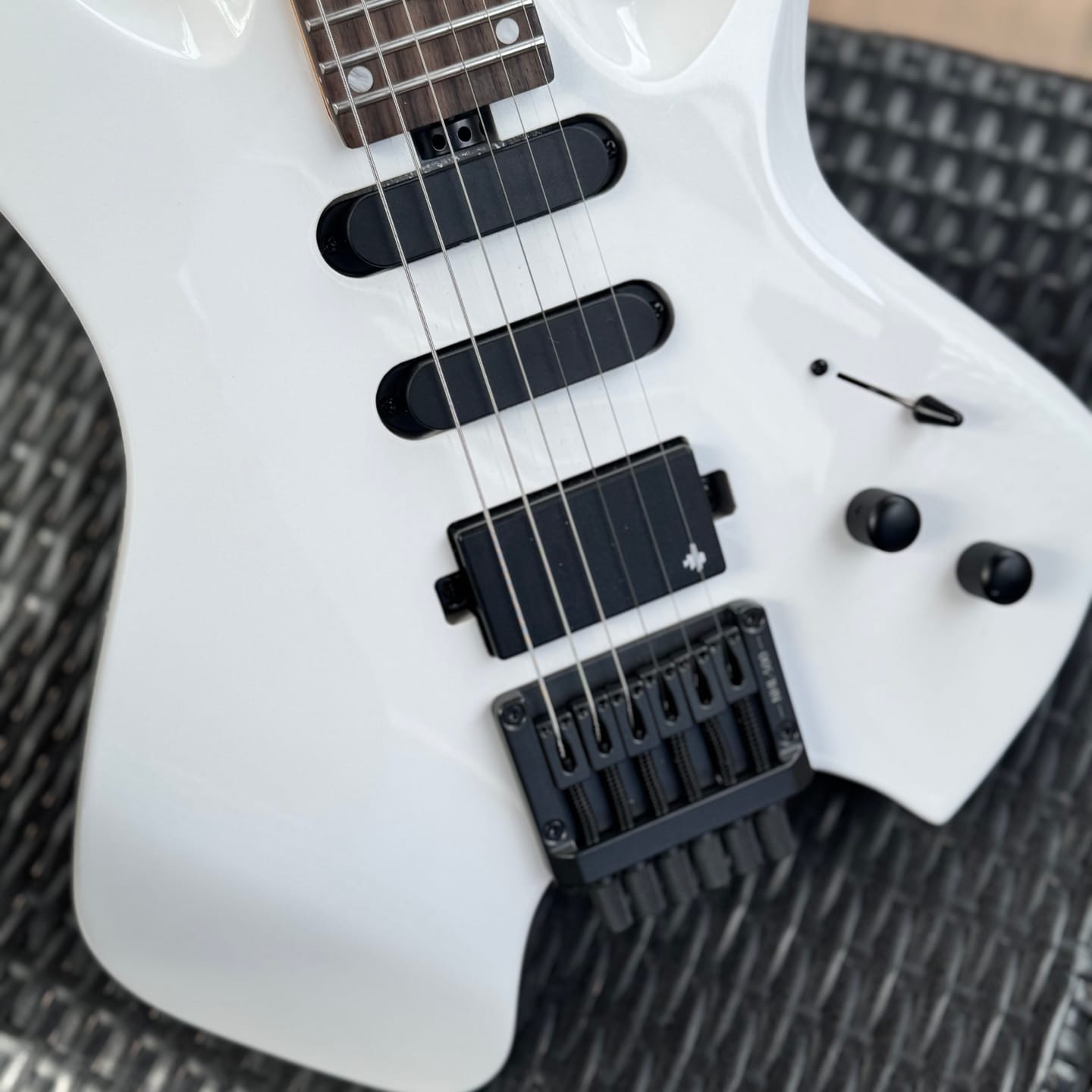 Customer photo review of Donner NHL-500 Headless Electric Guitar