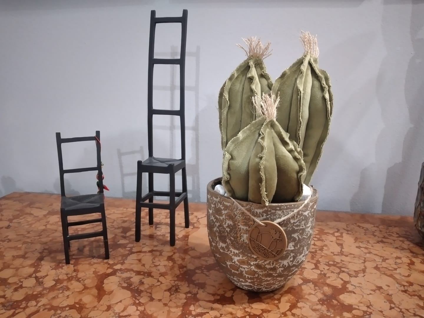 Customer photo review of Composizione di 3 Cactus in velluto verde menta, completa di vaso in ceramica bronzo/grigio