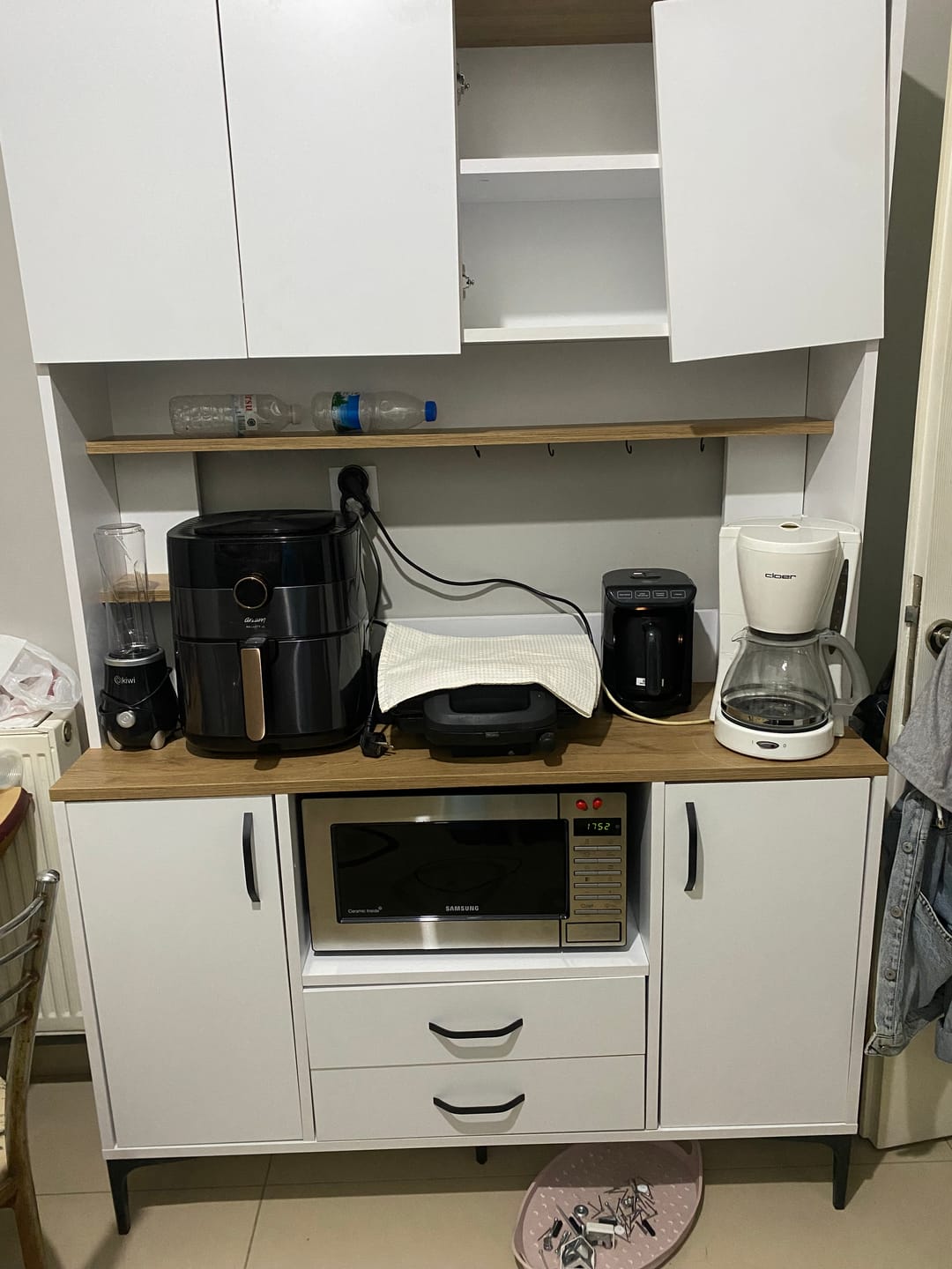 Customer photo review of Rani JE168 Çok Amaçlı Dolap 6 Kapaklı 2 Çekmeceli Kiler Mutfak Dolabı Beyaz - Sepet Ceviz
