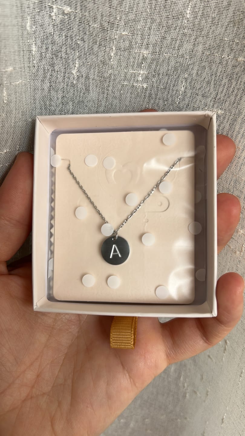 Customer photo review of Collar Inicial