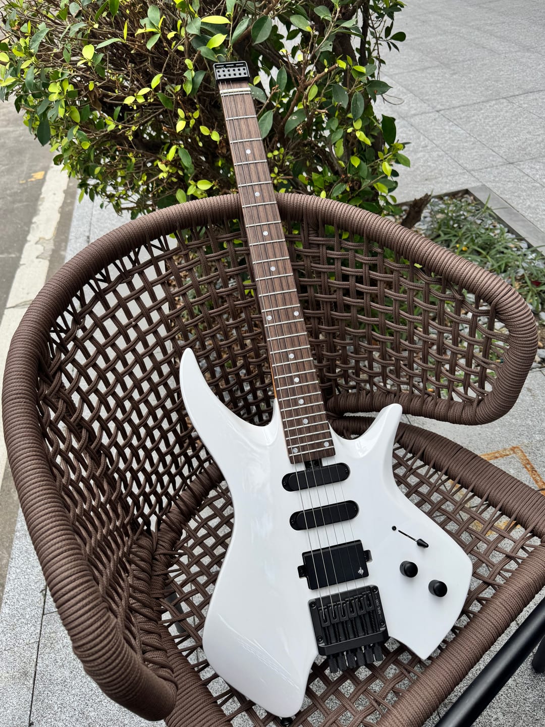 Customer photo review of Donner NHL-500 Headless Electric Guitar