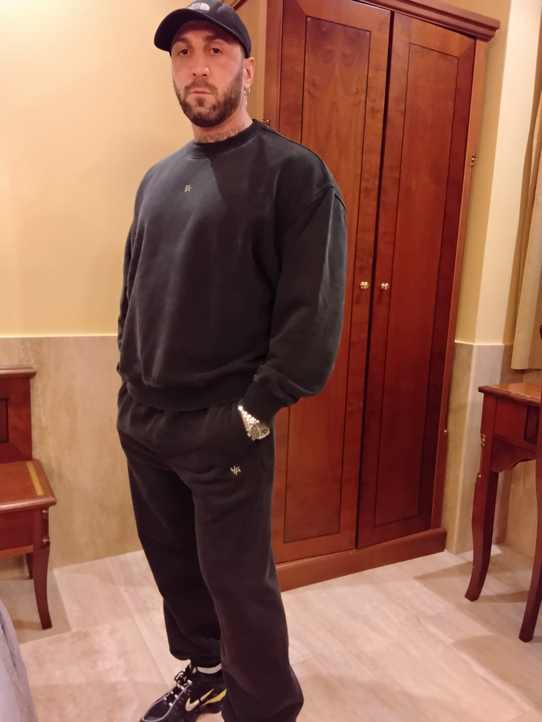 Customer photo review of 5095 - Elevated Essentials - Crewneck