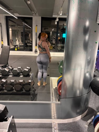 Customer photo review of INITIUM 2.0 Scrunch Leggings - Stone Grey