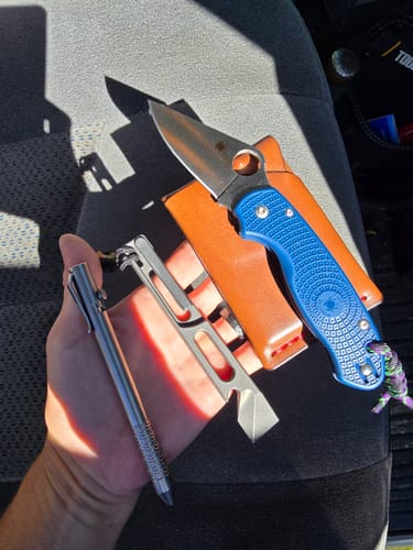 Laura T. review of Para 3 LW Lightweight Knife – Cobalt Blue FRN Handle, CPM SPY27 Blade, Compression Lock – Made in USA (SC223PCBL) image 1 out of 1