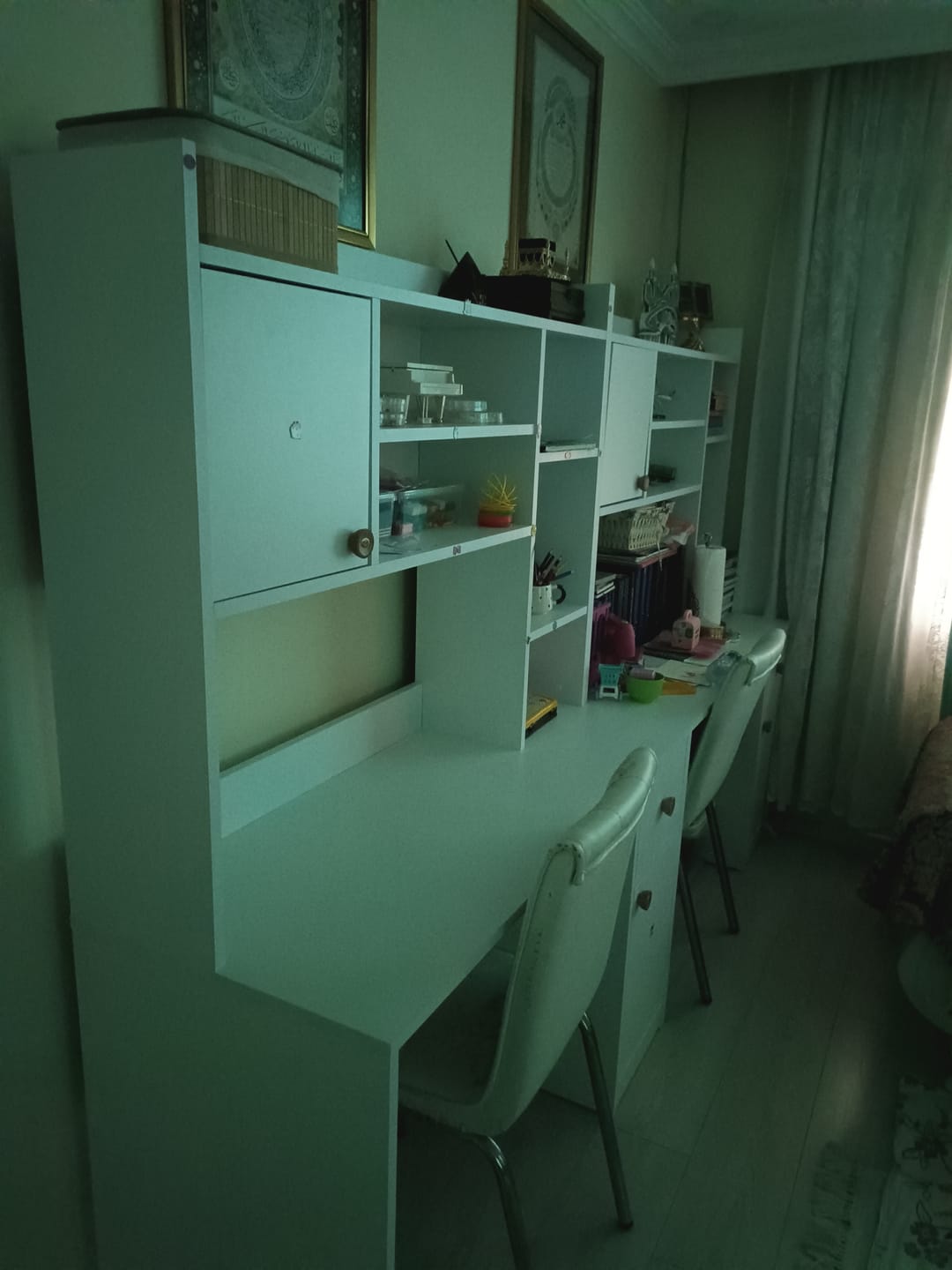 Customer photo review of Rani HA128 Kitaplıklı Raflı 2 Kapaklı 1 Çekmeceli Çalışma Ofis Bilgisayar Masası Beyaz