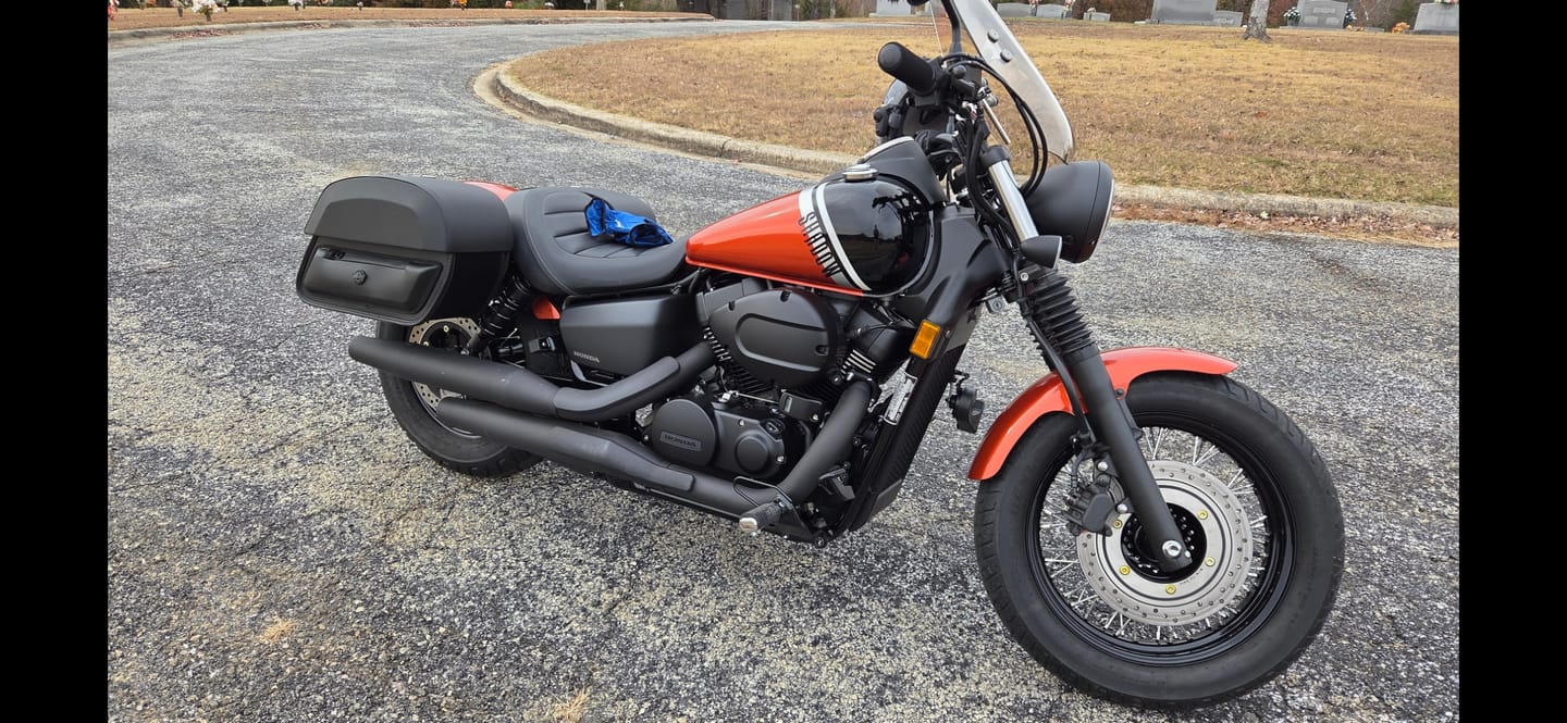 Customer photo review of 28L - Pantheon Medium Quick Mount 2024+ Honda Shadow Phantom 750 Motorcycle Saddlebags