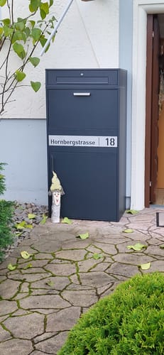 Customer photo review of XXL Paketbox mit Briefkasten | anthrazit - RAL7016 | personalisiert mit Edelstahl-Schild