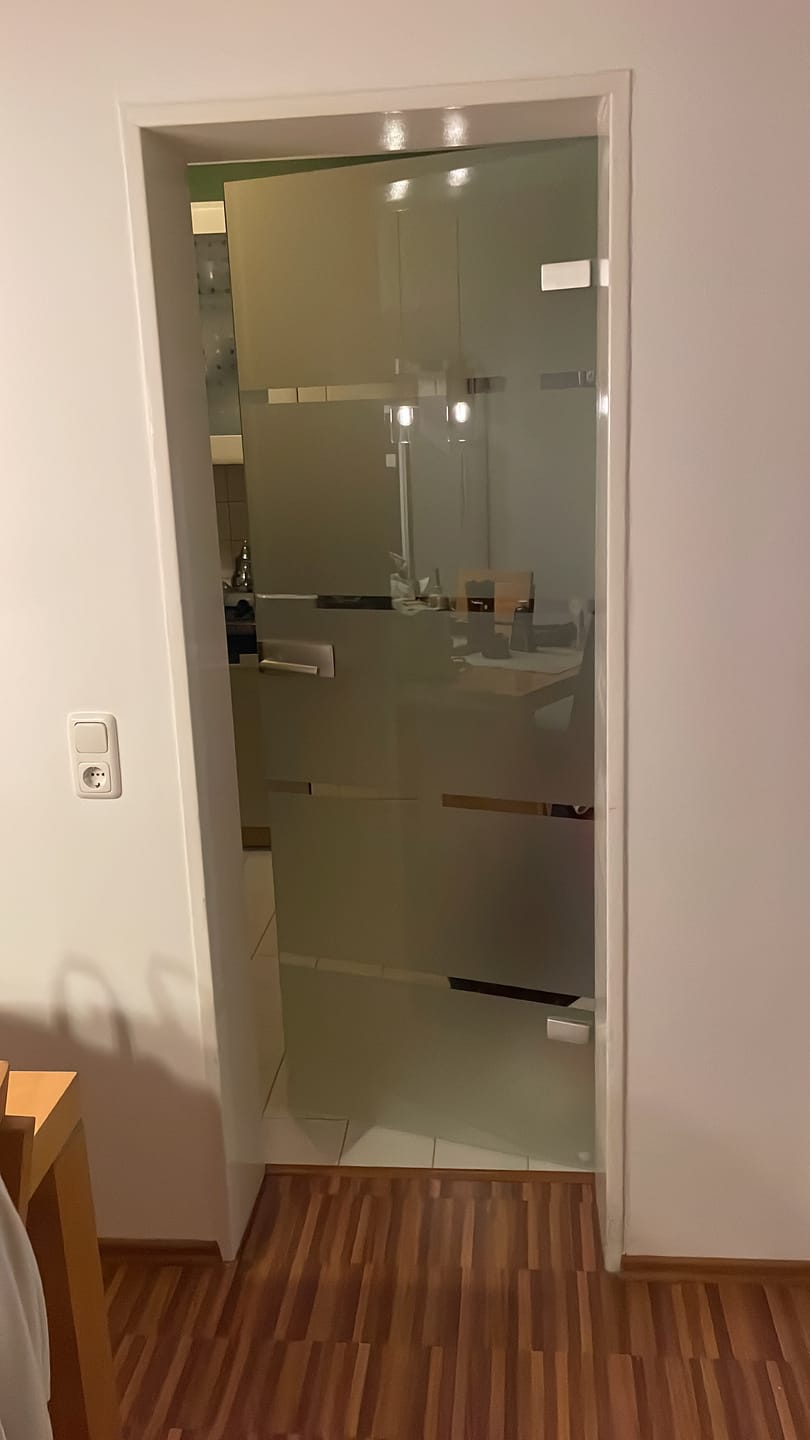 Customer photo review of Glastür ohne Zarge, Studio, kratzfestes & starkes 8mm ESG Glas - 5 Streifen Sainiert T6