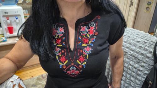 Customer photo review of Тениска с V деколте - "Самоковска"