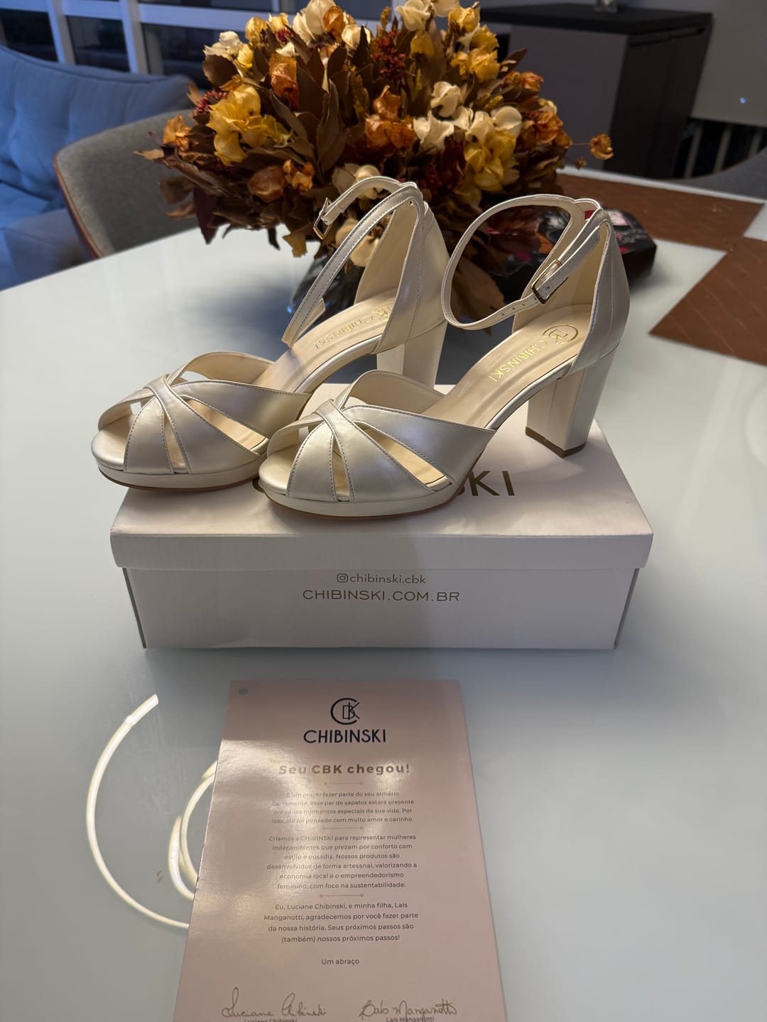 Customer photo review of Sandália Noiva Meia Pata Couro Perolado
