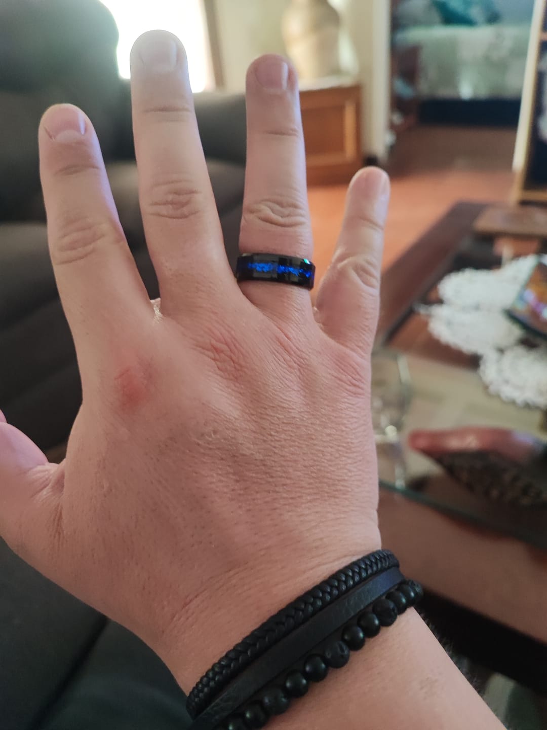 Customer photo review of Anillo Night Sky Carburo de Tungsteno