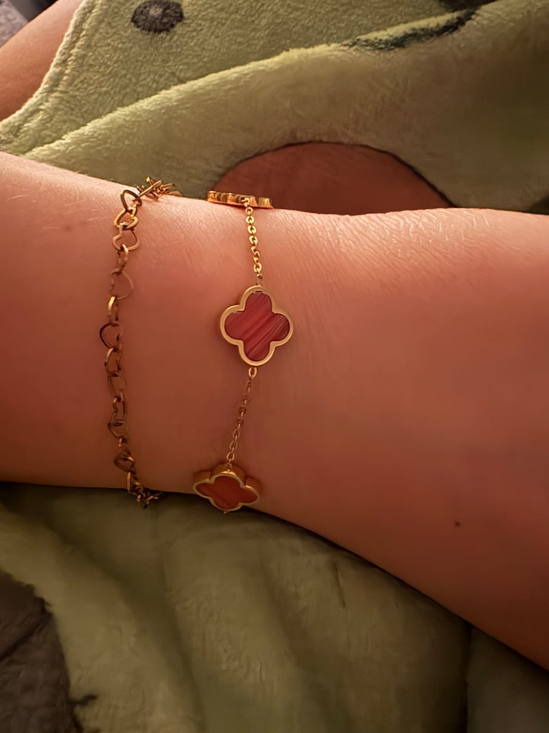 Customer photo review of Fire Clover Armband | 18K vergoldet