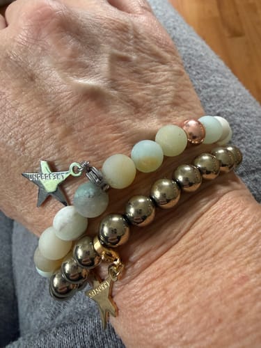 Sonja P. review of »Mein Neuanfang« Blockadenlöser aus goldglänzendem Hämatit und Stern image 1 out of 1