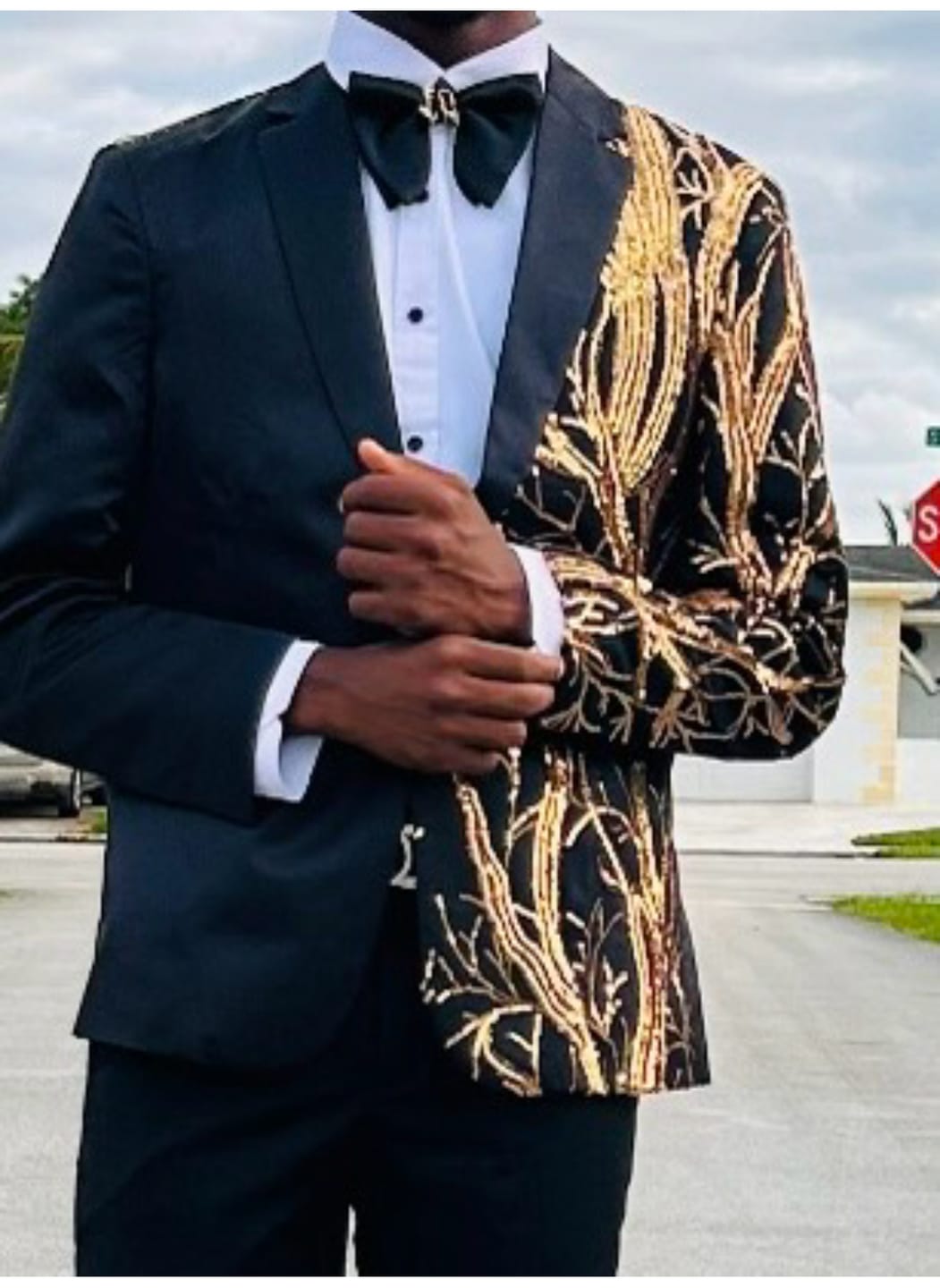 Customer photo review of Men's Gold Vine Leaf Oversized Pointed Bow Tie Pocket Square