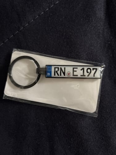 Customer photo review of Kennzeichen Schlüsselanhänger Mini Nummernschild Metall