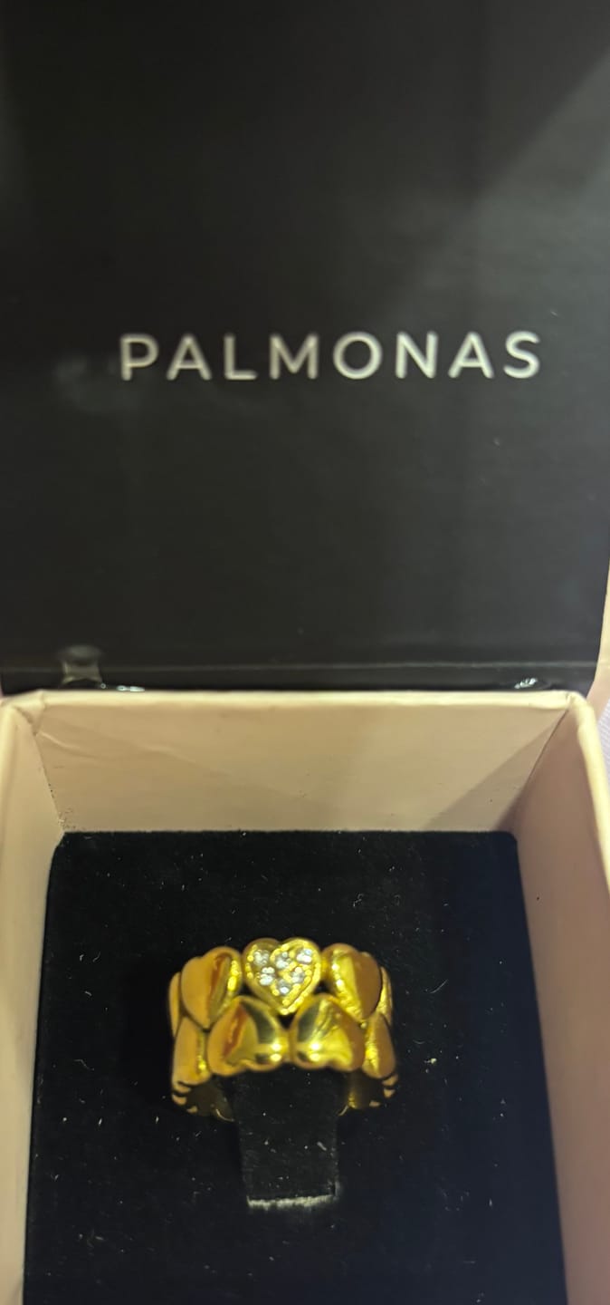 Customer photo review of Gold Hearts Band Ring